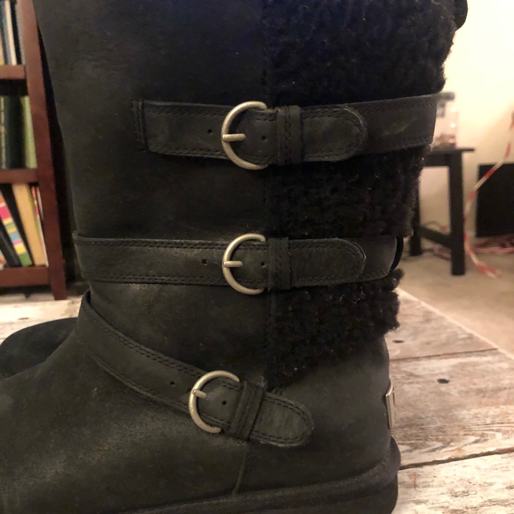 UGG Boots size 9/metal UGG plate on heel w/buckles